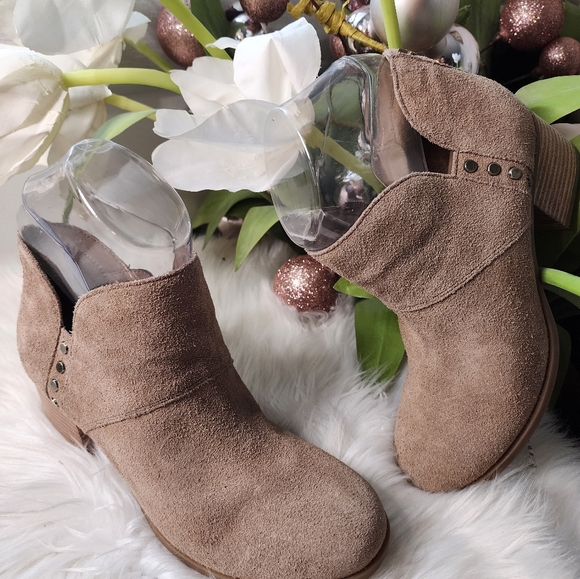 Koolaburra By UGG Women's Beige Boots new - Picture 5 of 10